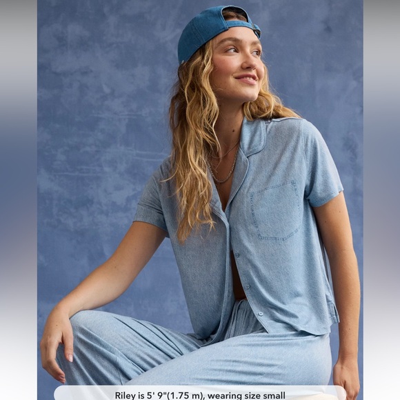AExAerie Real Soft Short Sleeve Shirt - Picture 3 of 6
